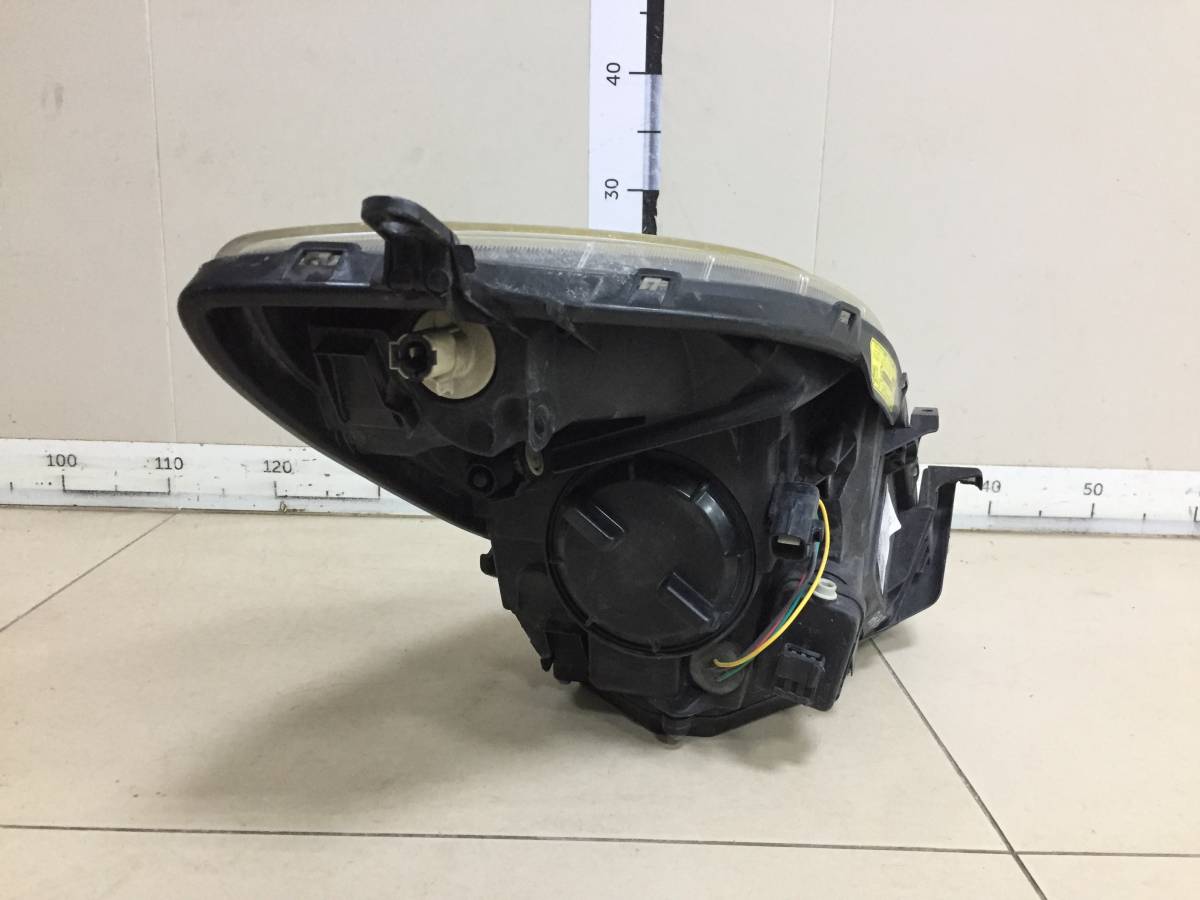 Фара левая Toyota Vitz P90 2005-2011