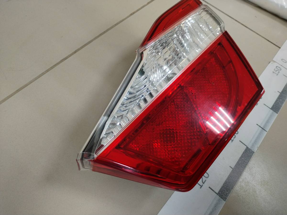 Фонарь задний внутренний правый Toyota Camry (V50) 2011-2017