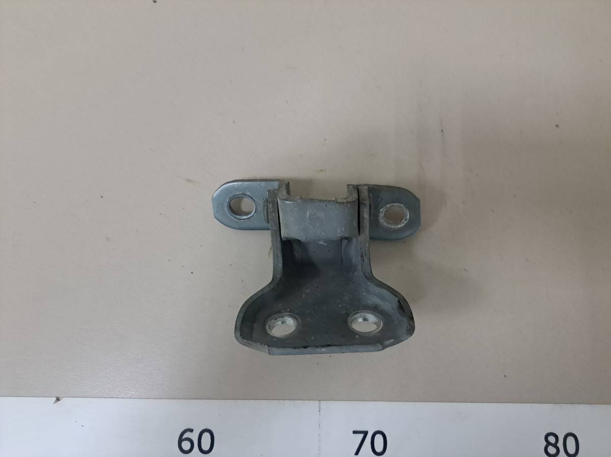 Петля двери передней левой нижняя Toyota Camry (V40) 2006-2011