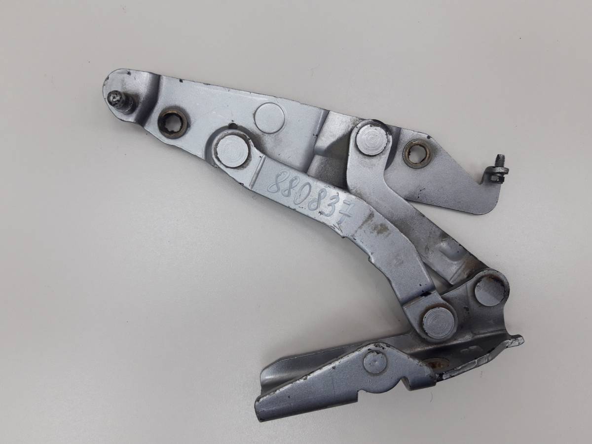 Петля крышки багажника Nissan Primera (P12) 2002-2007