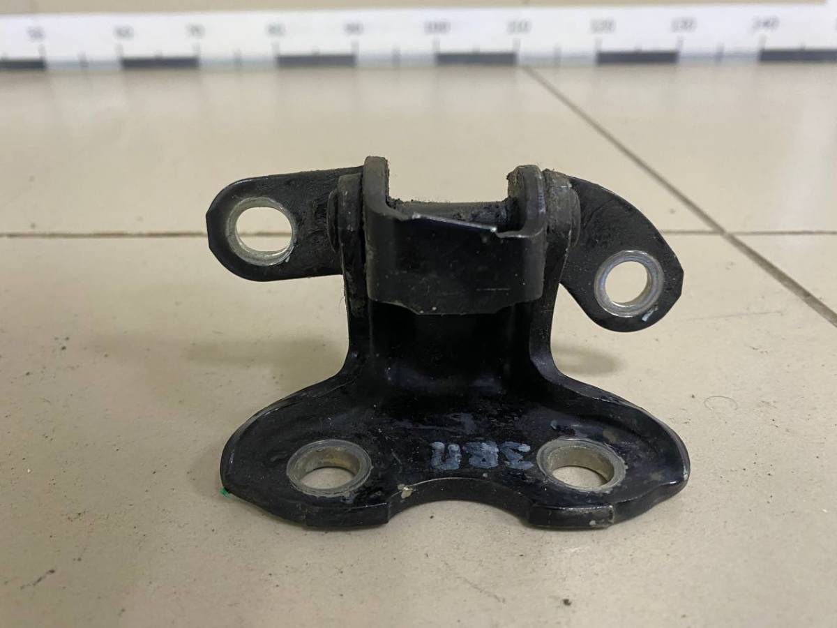 Петля двери задней правой верхняя Toyota Camry (V50) 2011-2017