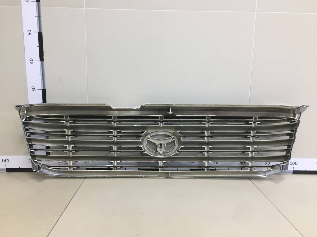 Решетка радиатора Toyota Land Cruiser (J100) 1998-2007