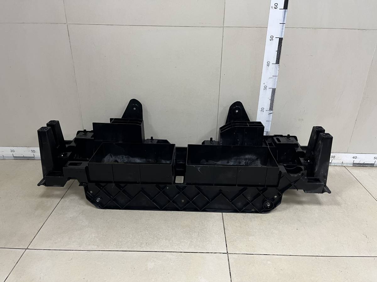 Кронштейн решетки радиатора Hongqi H9 2020