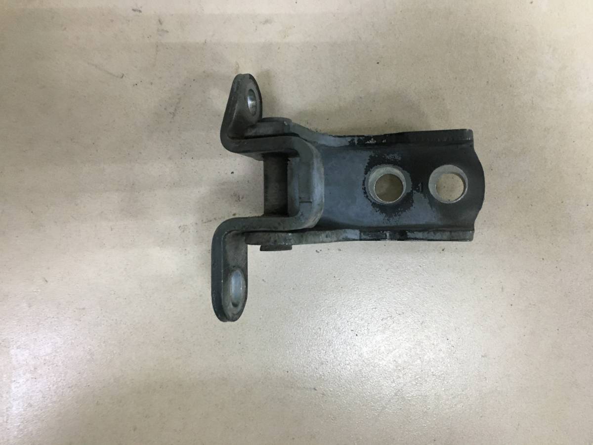 Петля двери передней правой верхняя Toyota Avensis (T250) 2003-2009