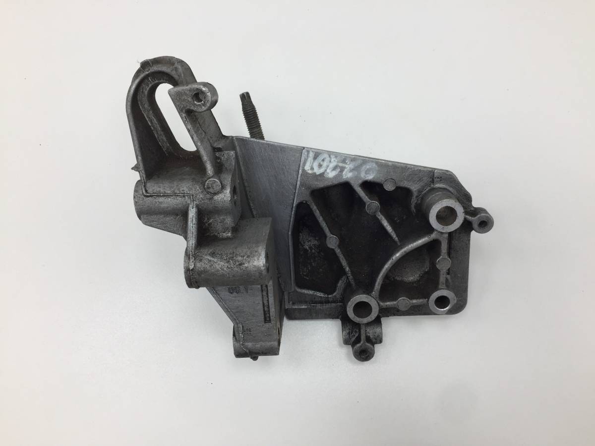 Кронштейн двигателя правый Ford Focus 1 1998-2004