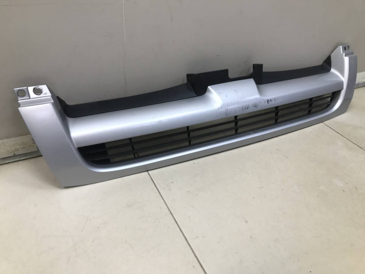 Решетка радиатора Toyota Hiace H200 2005-2015