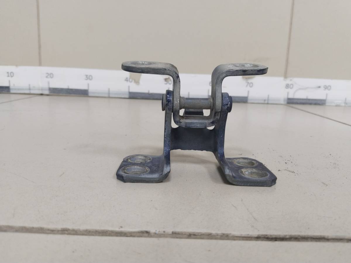 Петля двери багажника Toyota Land Cruiser Prado (J120) 2002-2009