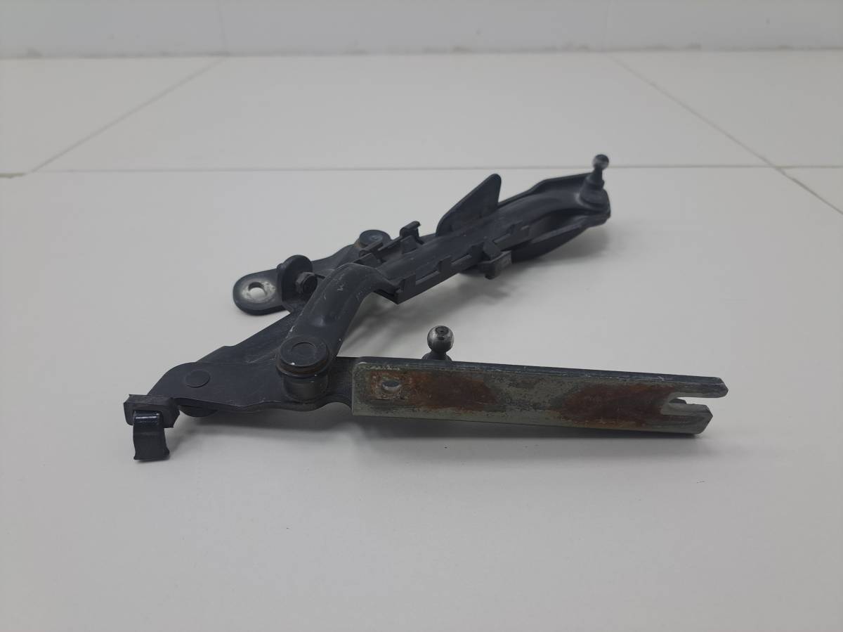 Петля крышки багажника Brilliance M2 (BS4) 2007-2009