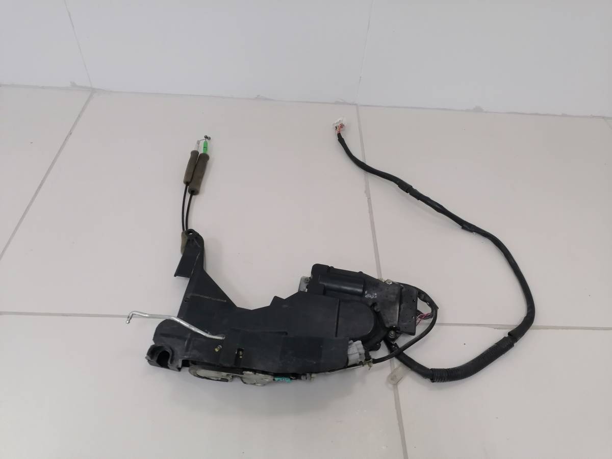 Замок двери передней правой Toyota  Celsior (F30) 2003