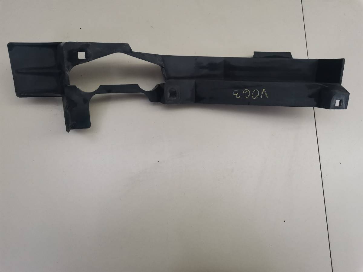 Кронштейн фар правый Land Rover Discovery 3 2004-2009