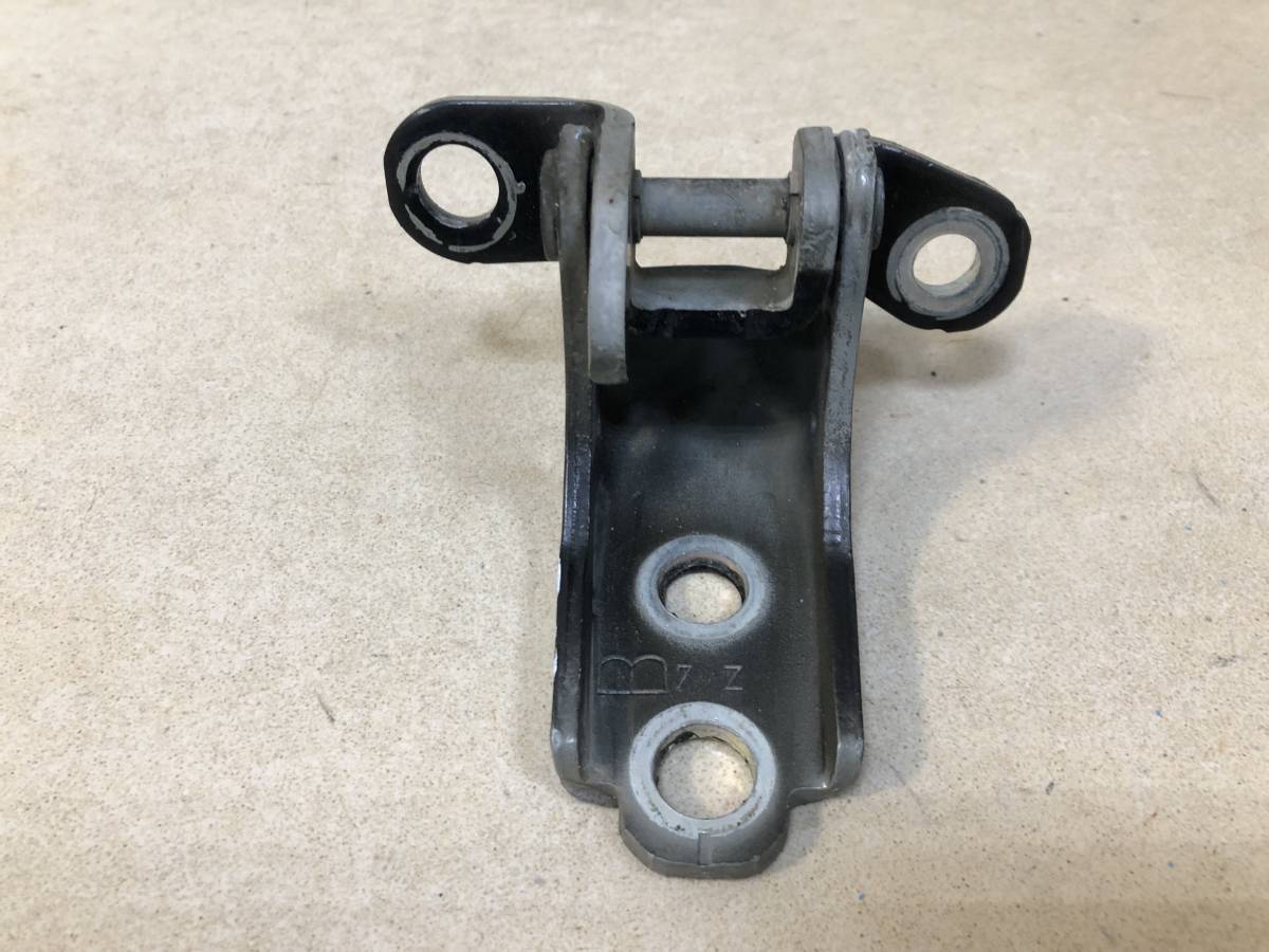 Петля двери передней правой верхняя Honda CR-V 2007-2012