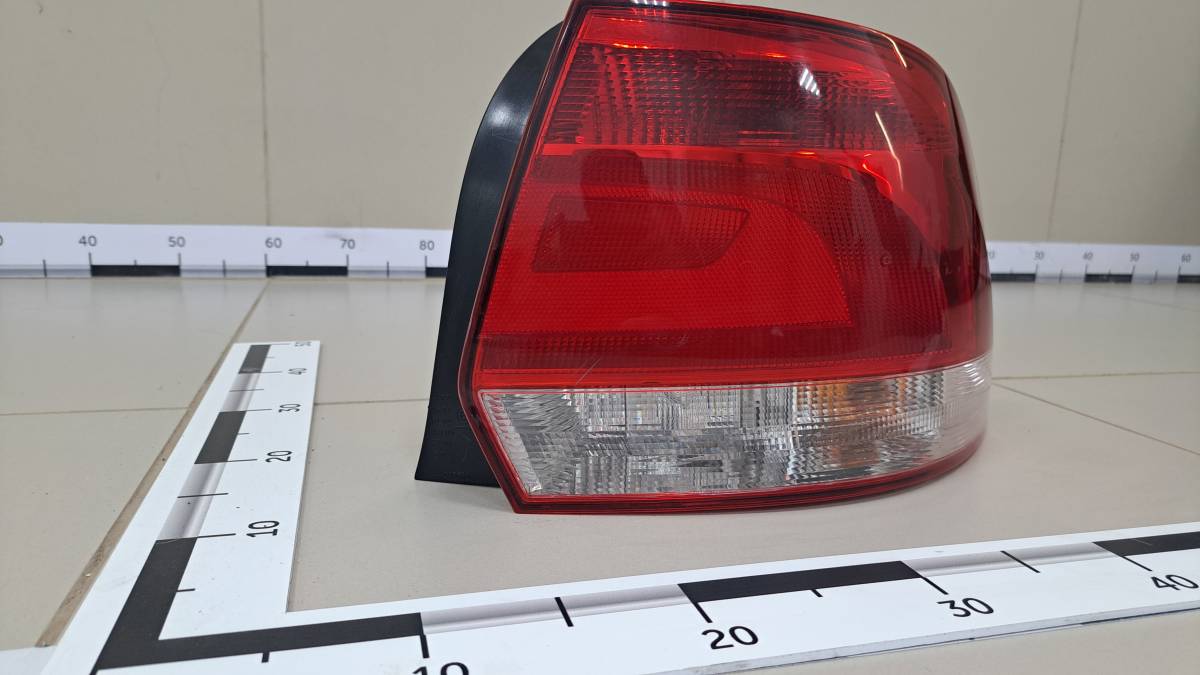 Фонарь задний правый Volkswagen Polo (Sed RUS) 2011>
