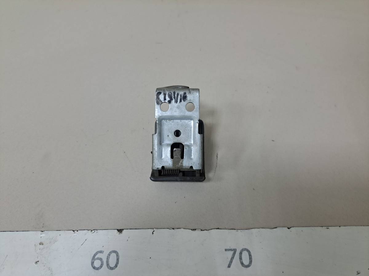 Ручка открывания капота Mitsubishi L200 (K6,K7) 1996-2006 Ручка открывания капота Mitsubishi L200 (K6,K7) 1996-2006