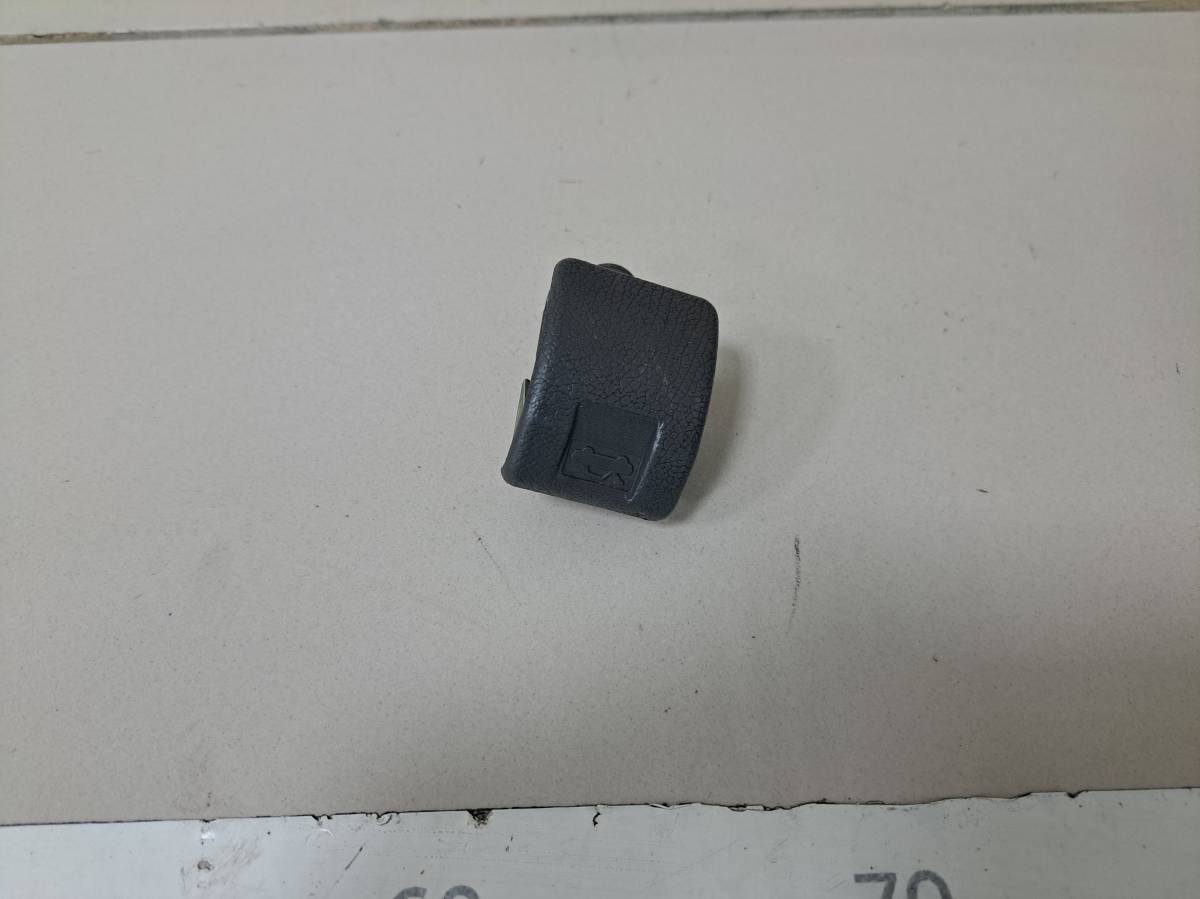 Ручка открывания капота Mitsubishi L200 (K6,K7) 1996-2006 Ручка открывания капота Mitsubishi L200 (K6,K7) 1996-2006