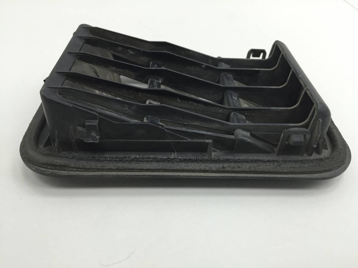 Решетка вентиляционная Toyota Corolla E120 2001-2007
