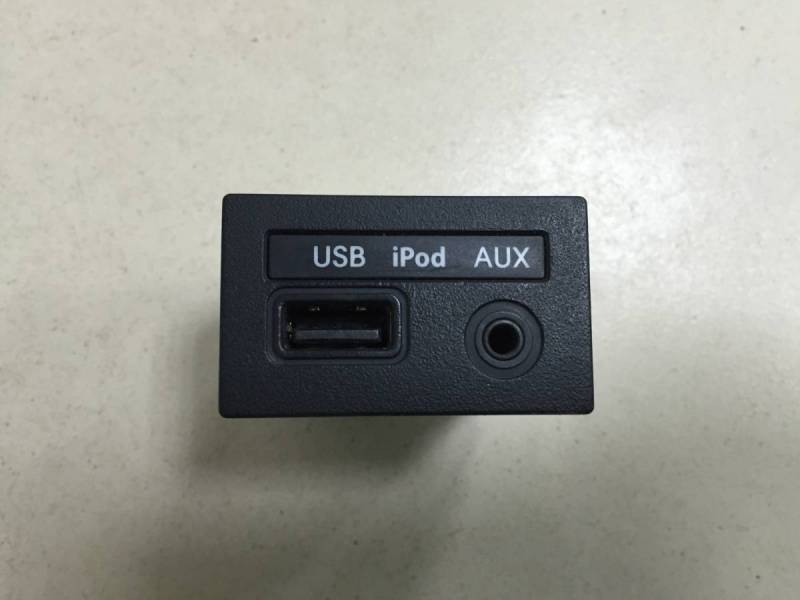 Usb aux hyundai. Блок USB-aux Hyundai. Аукс для Хендай Соната.