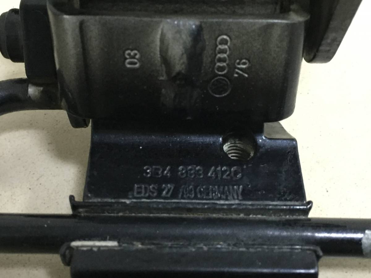 Петля двери задней правой нижняя Volkswagen Passat B5 1996-2000
