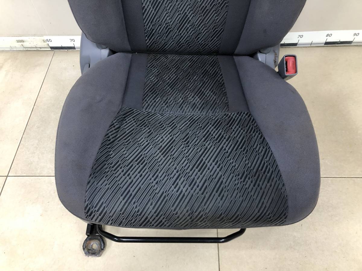 Сиденье переднее правое Toyota Rav 4 (A20) 2000-2005