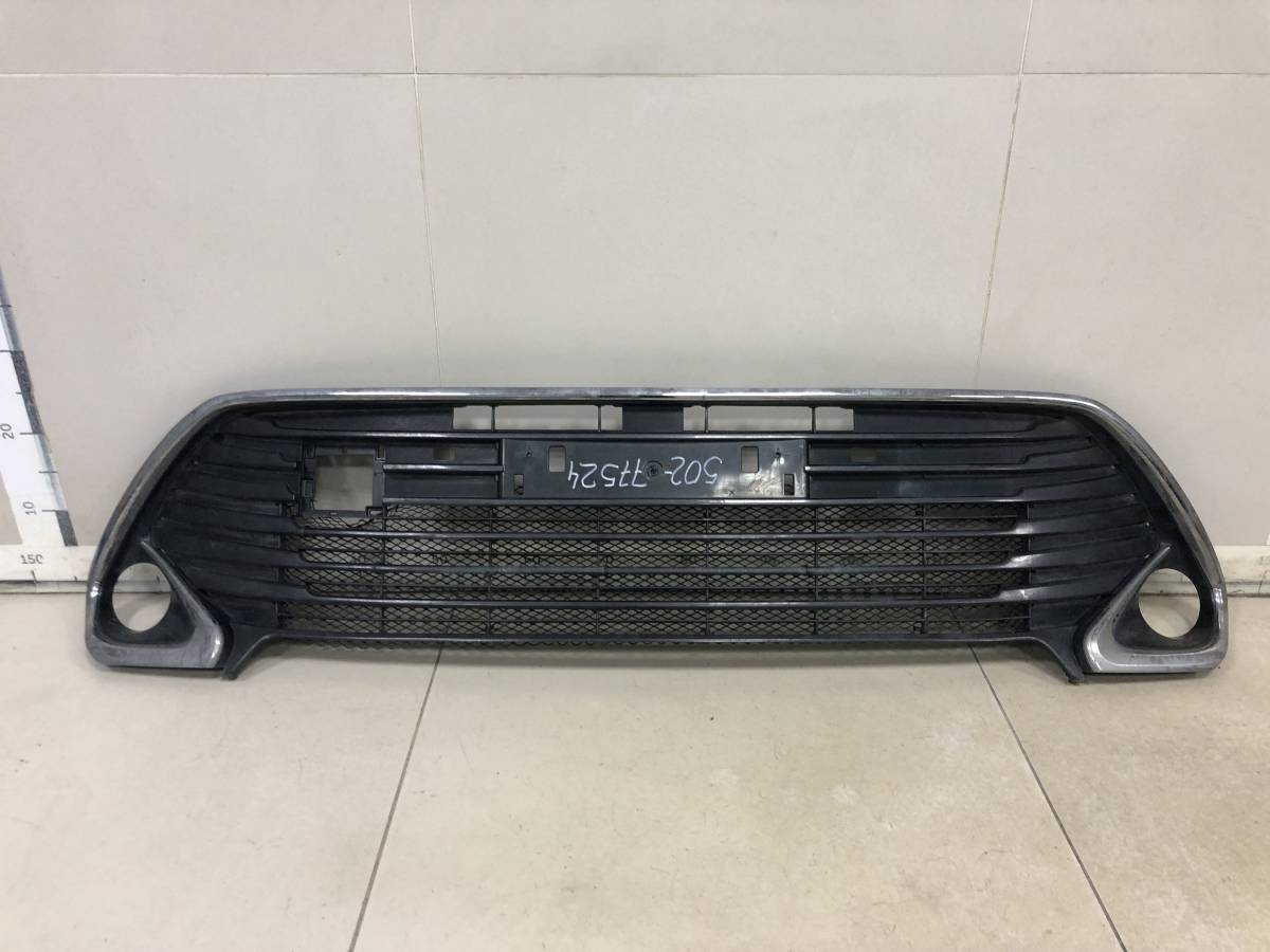 Решетка в бампер центральная Toyota Camry (V50) 2011-2017