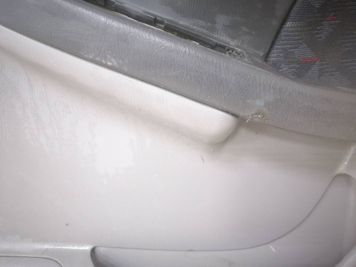 Обшивка двери передней правой Subaru Forester (S10) 1997-2000