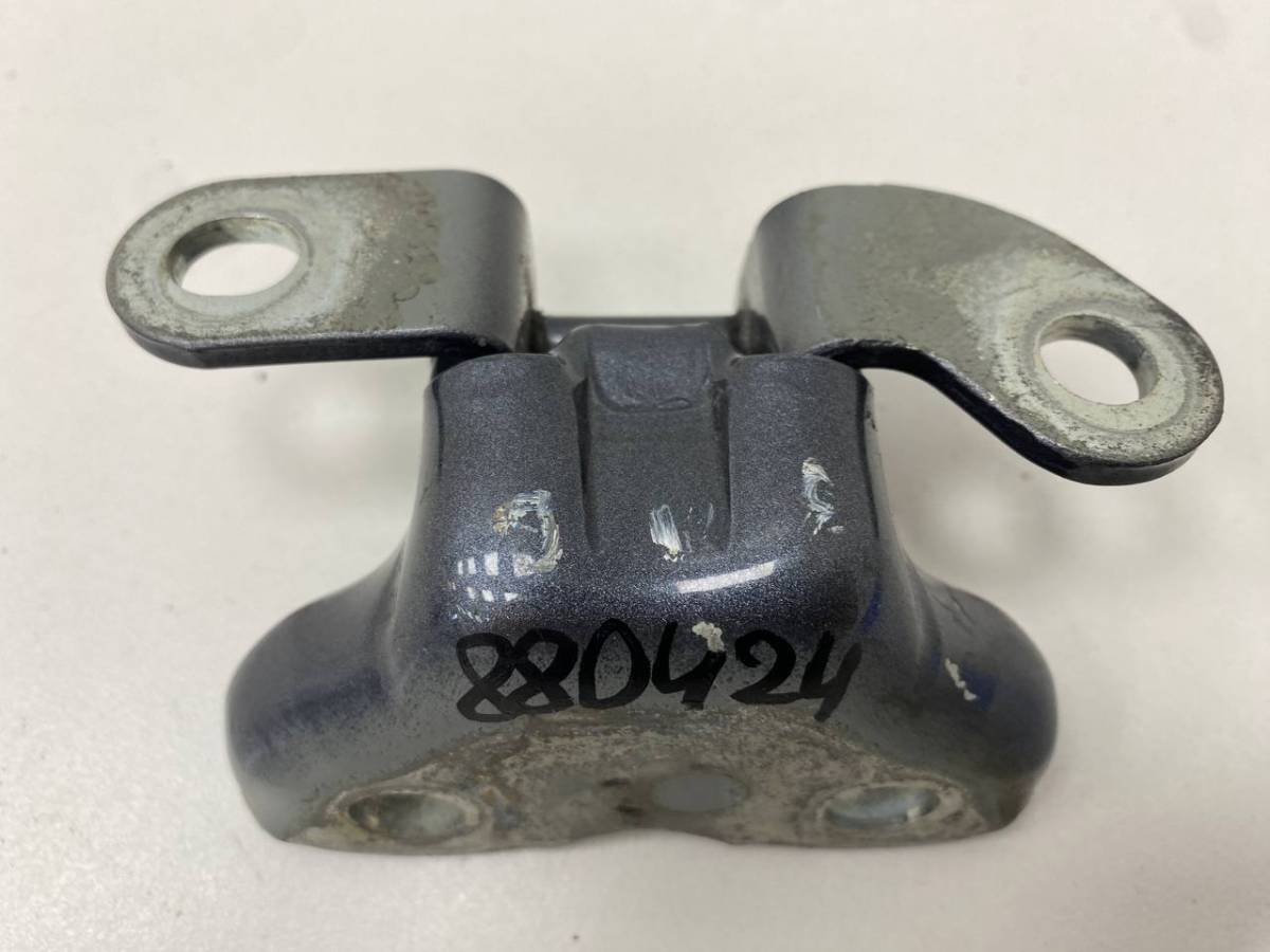 Петля двери задней левой верхняя Toyota Avensis (T250) 2003-2009