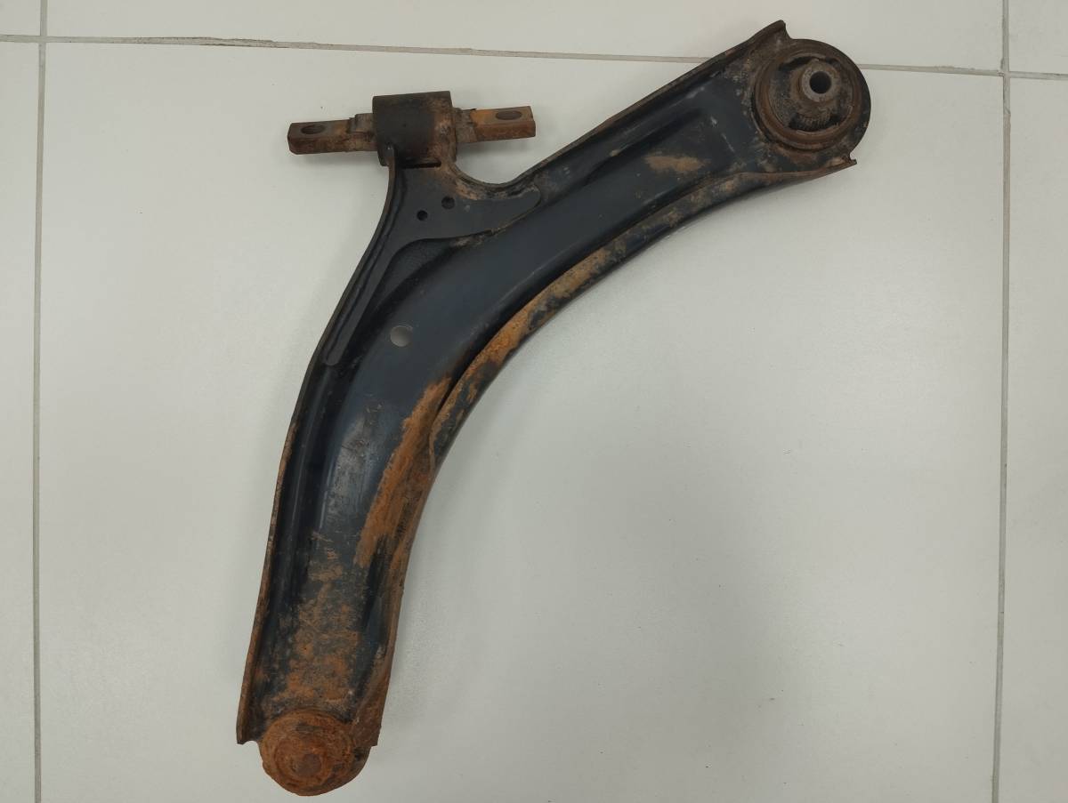 Рычаг передний правый Nissan Qashqai (J10) 2006-2013