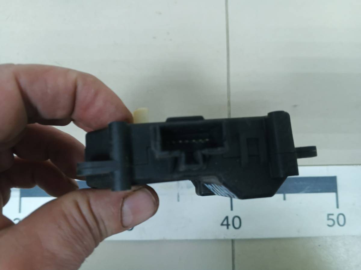 Моторчик заслонки печки Toyota Carina (T210) 1996-2001 Моторчик заслонки печки Toyota Carina (T210) 1996-2001