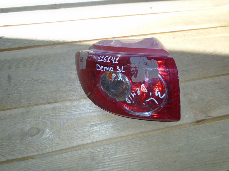 Фонарь задний наружный левый для Mazda Demio (DW) 1997-2002