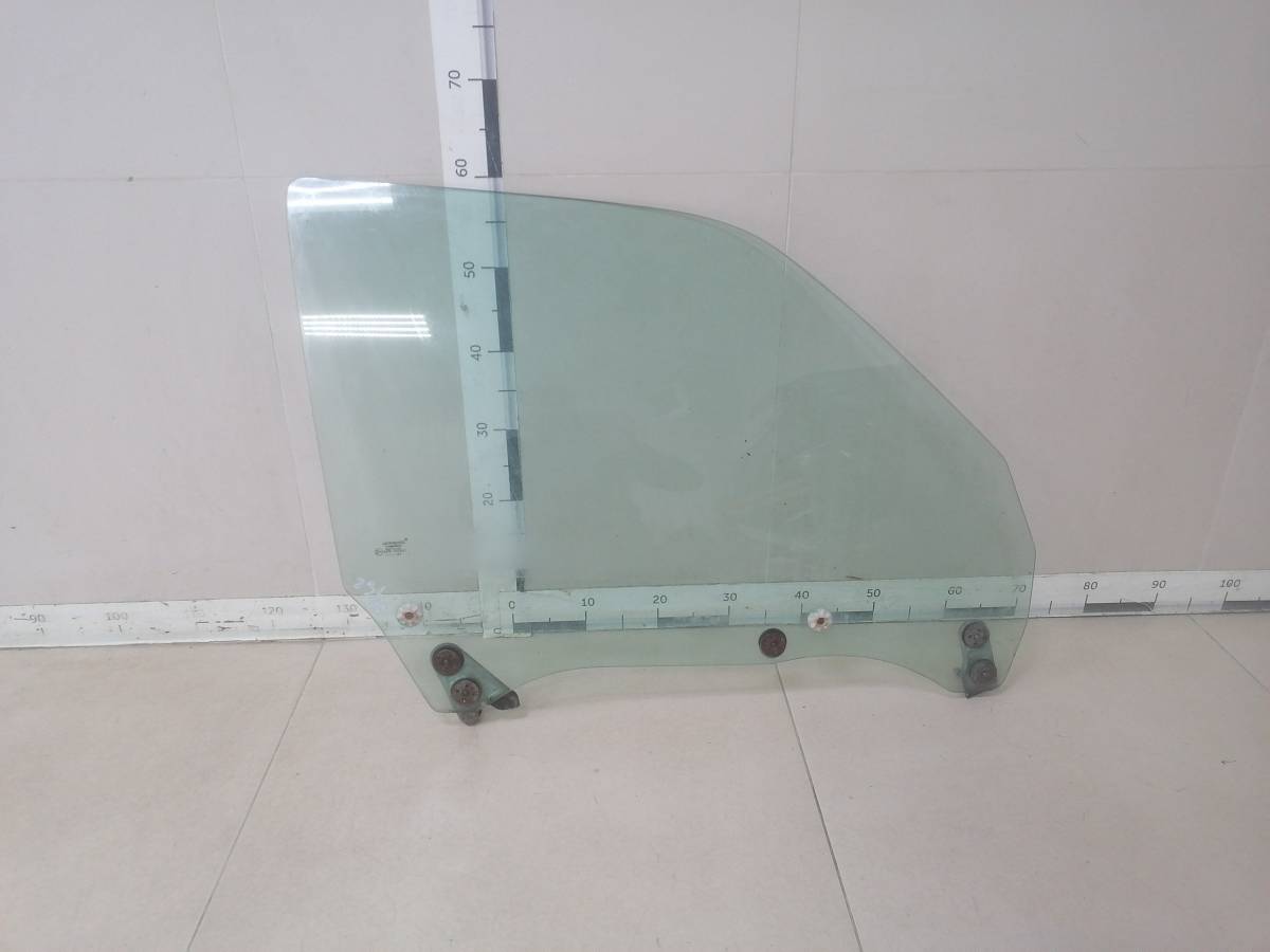 Стекло двери передней правой Subaru Forester (S11) 2002-2007