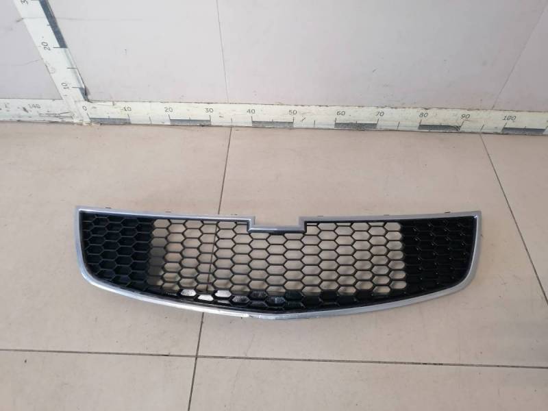 Решетка радиатора Chevrolet Cruze (J300) 2009-2016 Решетка радиатора Chevrolet Cruze (J300) 2009-2016