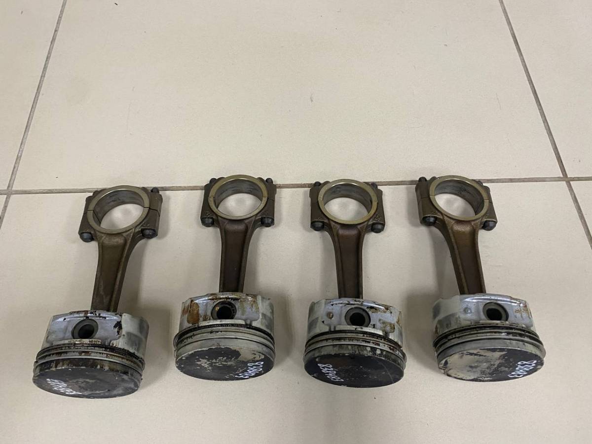 Поршень с шатуном Peugeot 307 2001-2008 Поршень с шатуном Peugeot 307 2001-2008