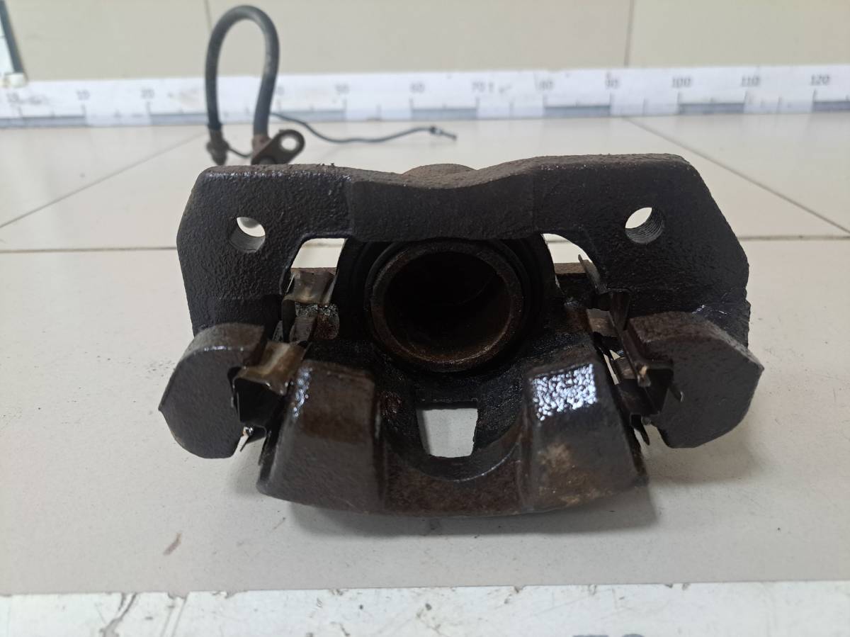 Суппорт передний левый Toyota Vitz P90 2005-2011