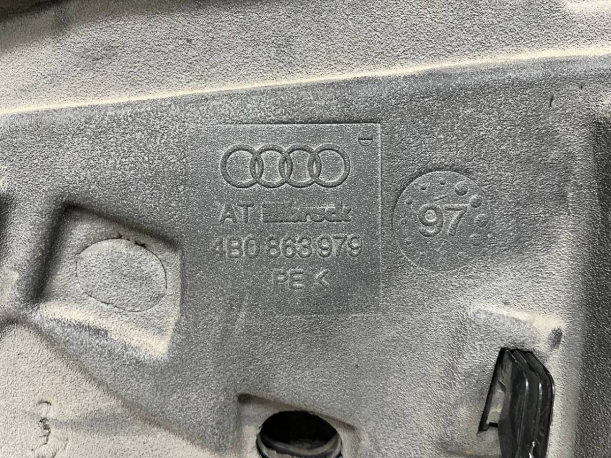 Обшивка двери передней левой Audi A6 (C5) 2000-2005