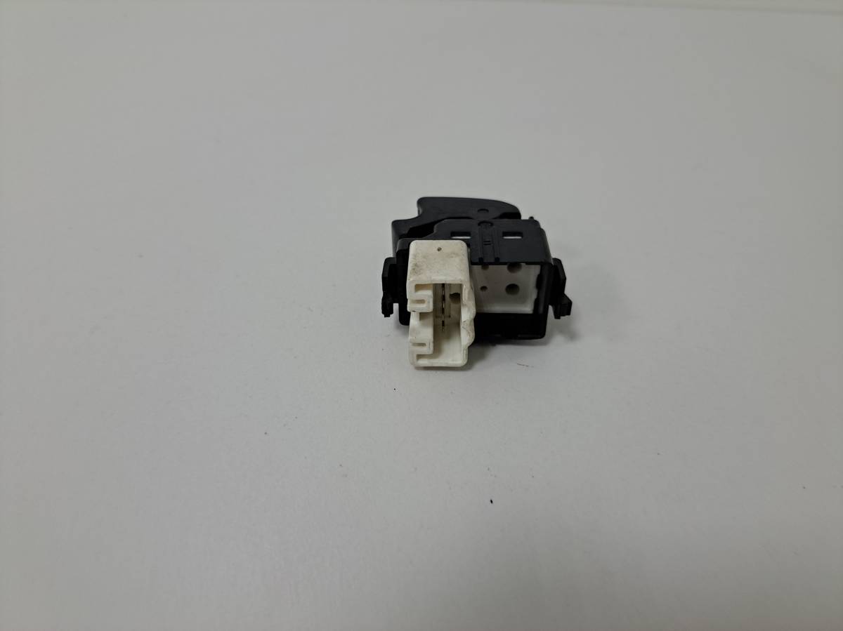 Кнопка стеклоподъемника Toyota Camry (XV30) 2001-2006