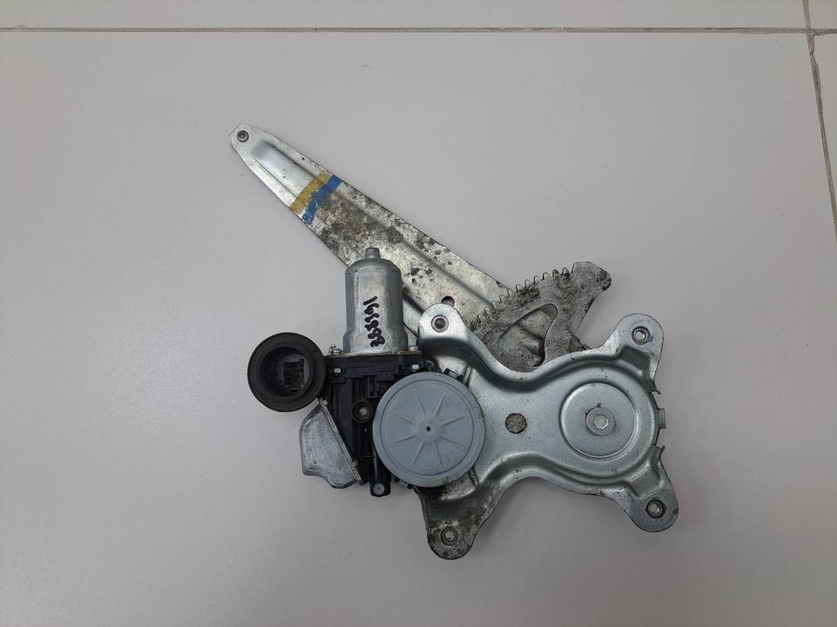 Стеклоподъемник электр. задний левый Toyota Camry (V50) 2011-2017