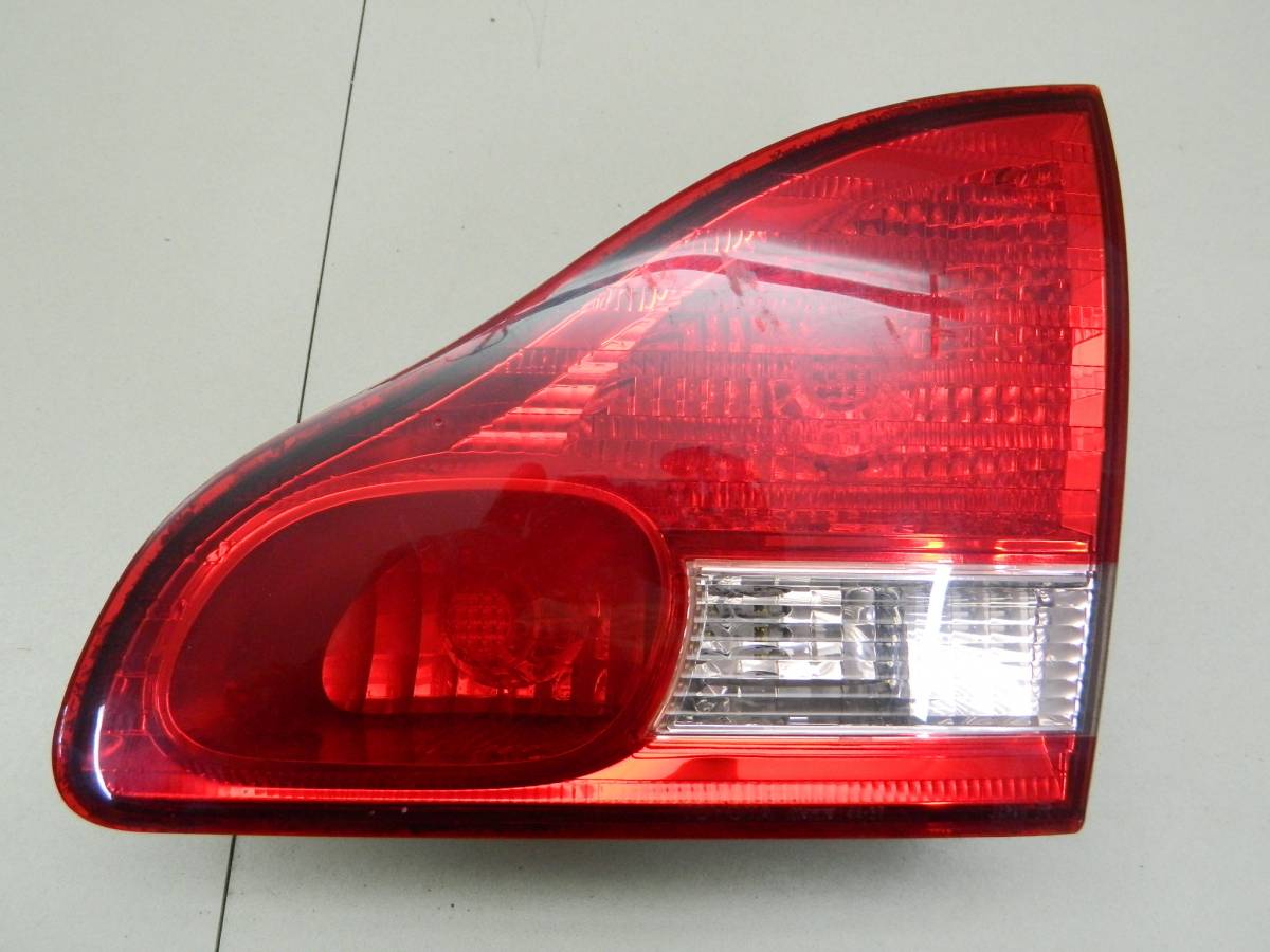 Фонарь задний внутренний правый Toyota Ipsum (M20) 2001-2009