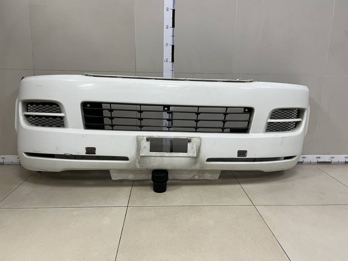 Бампер передний Toyota Hiace H200 2005-2015