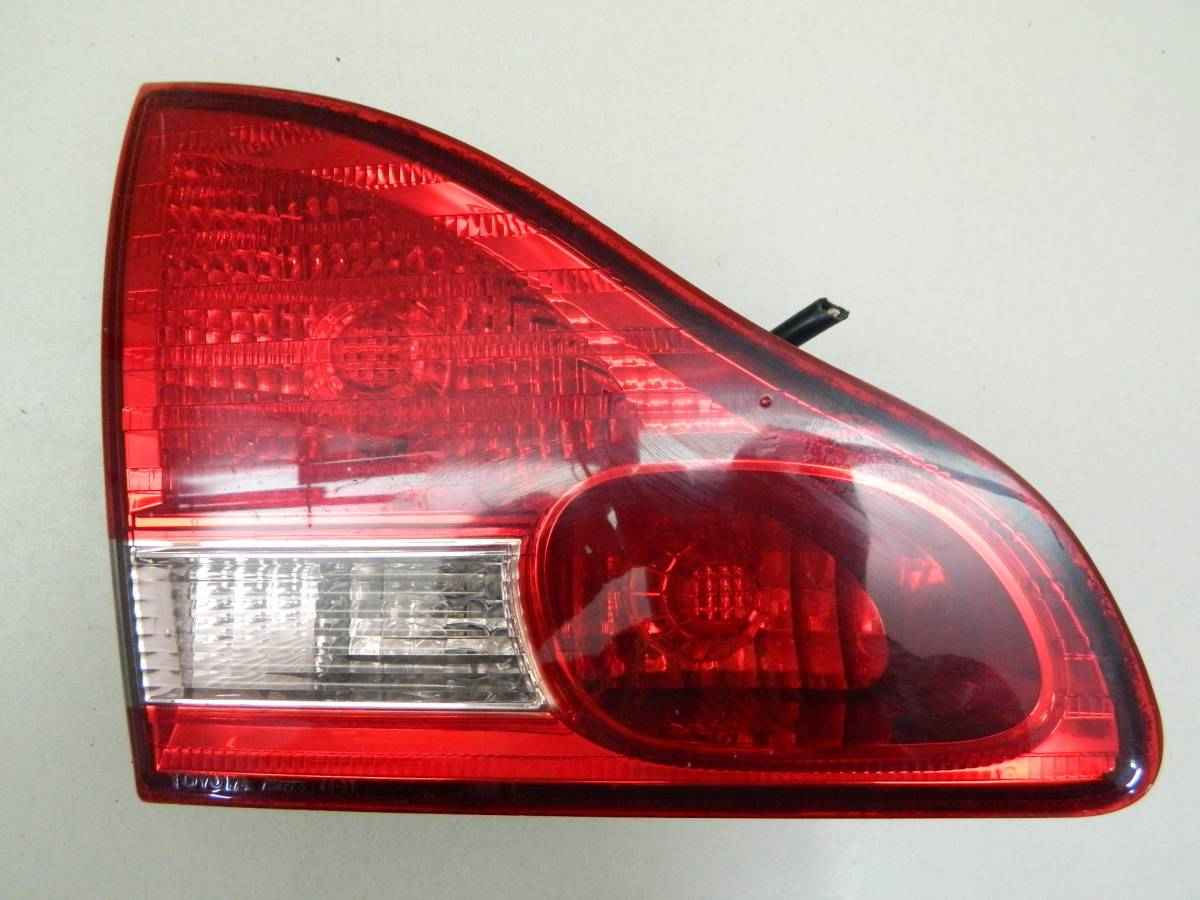 Фонарь задний внутренний левый Toyota Ipsum (M20) 2001-2009