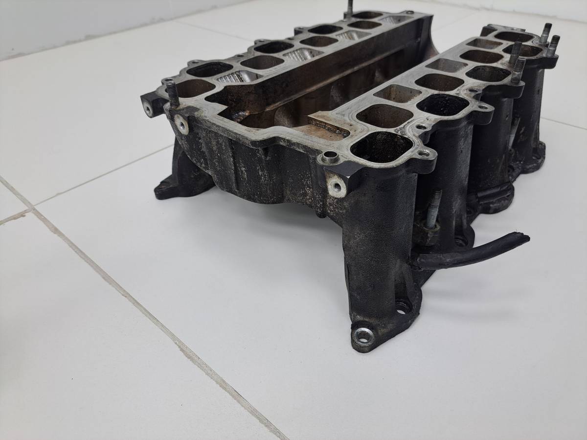 Коллектор впускной Toyota Land Cruiser (J100) 1998-2007