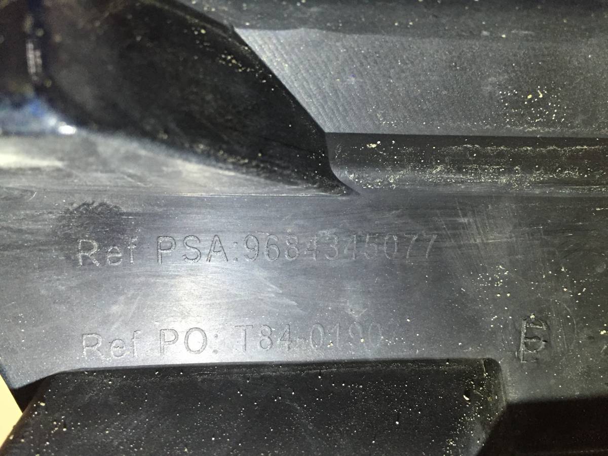 Бампер передний Peugeot 3008 2010-2016