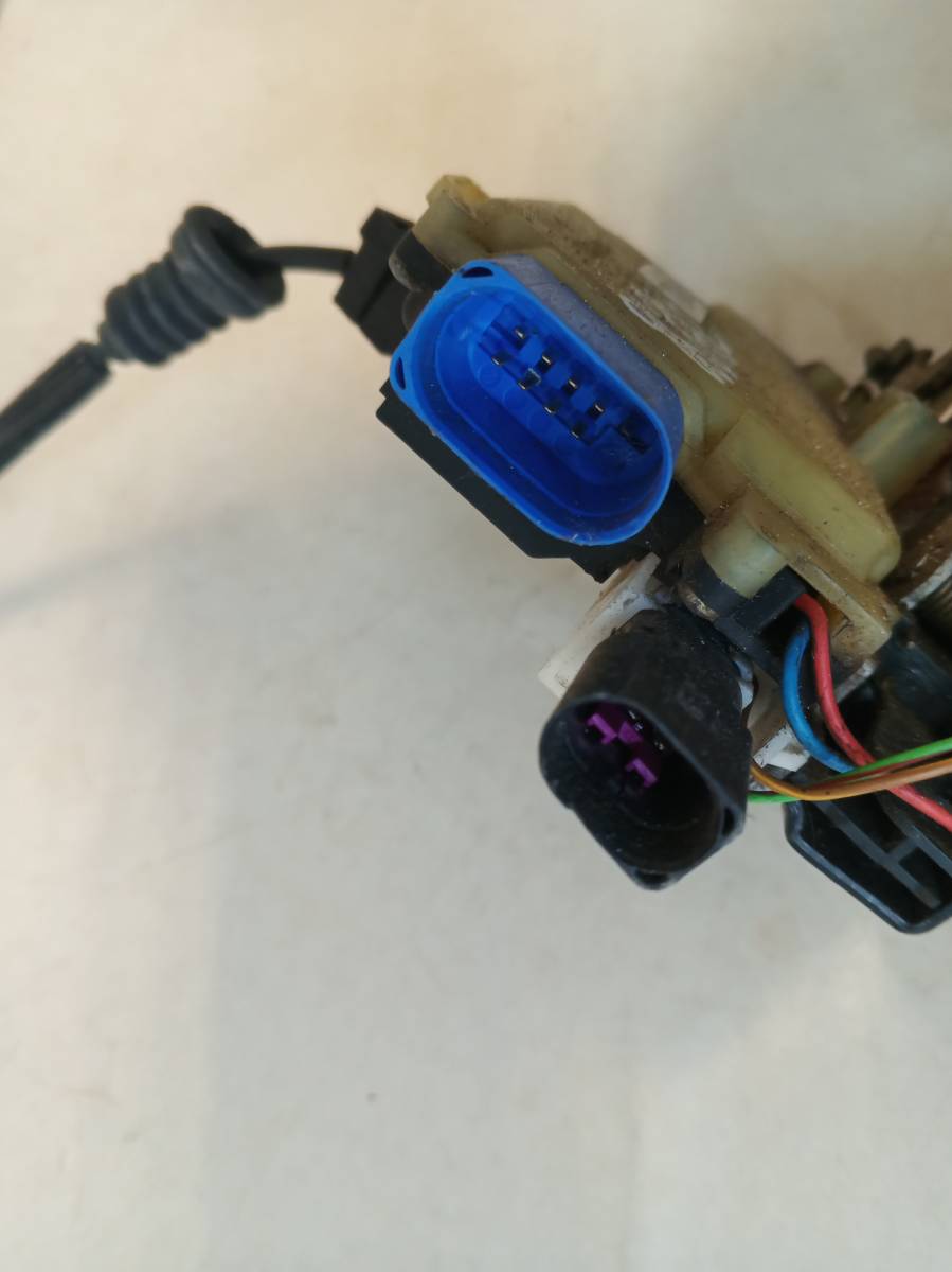 Замок двери передней левой Volkswagen Touareg (7L) 2002-2010