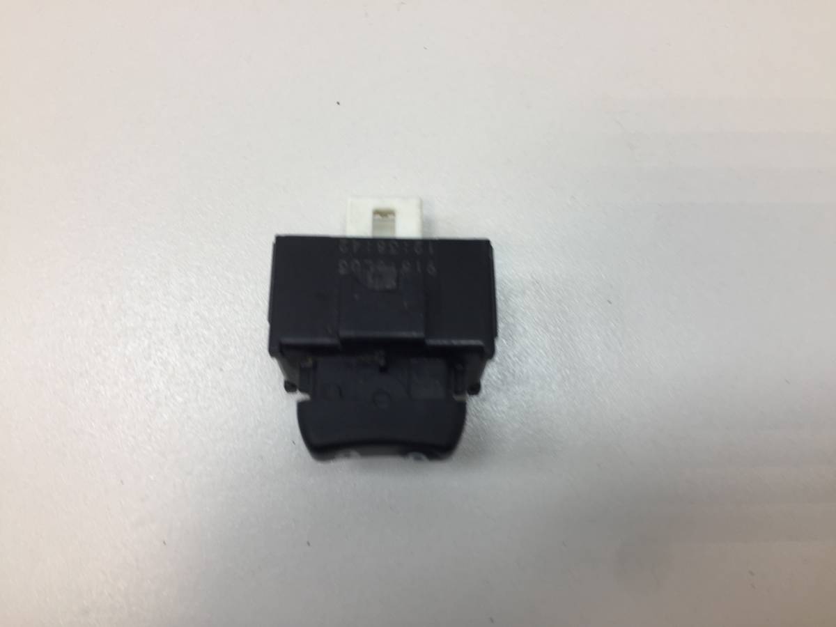 Кнопка центрального замка Toyota Tundra (XK50) 2006-2010