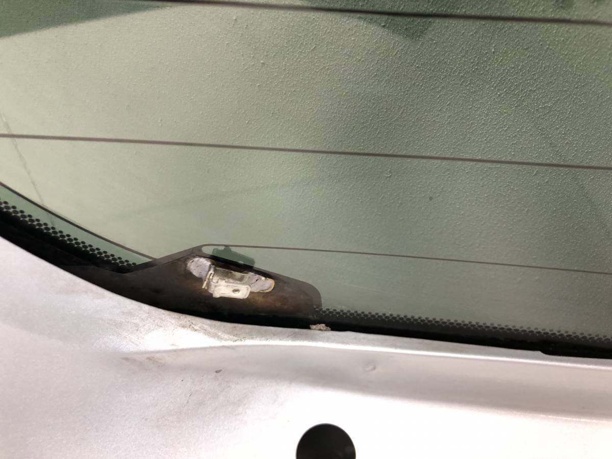 Стекло заднее Toyota Vitz (P10) 1999-2005