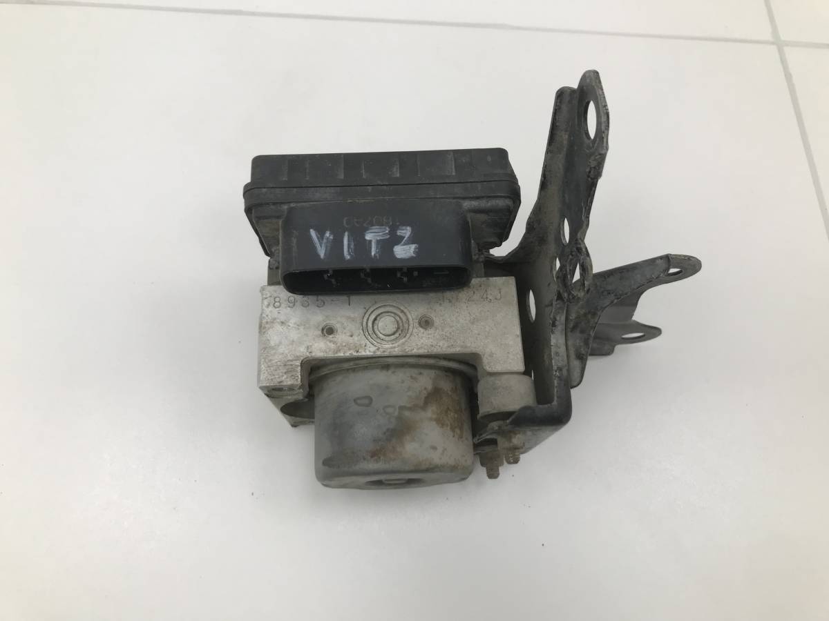 Блок ABS (насос) Toyota Vitz (P10) 1999-2005