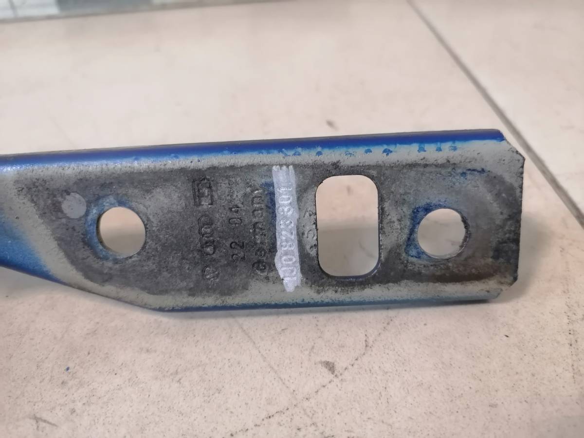 Петля капота левая Volkswagen Bora (1J) 1998-2005