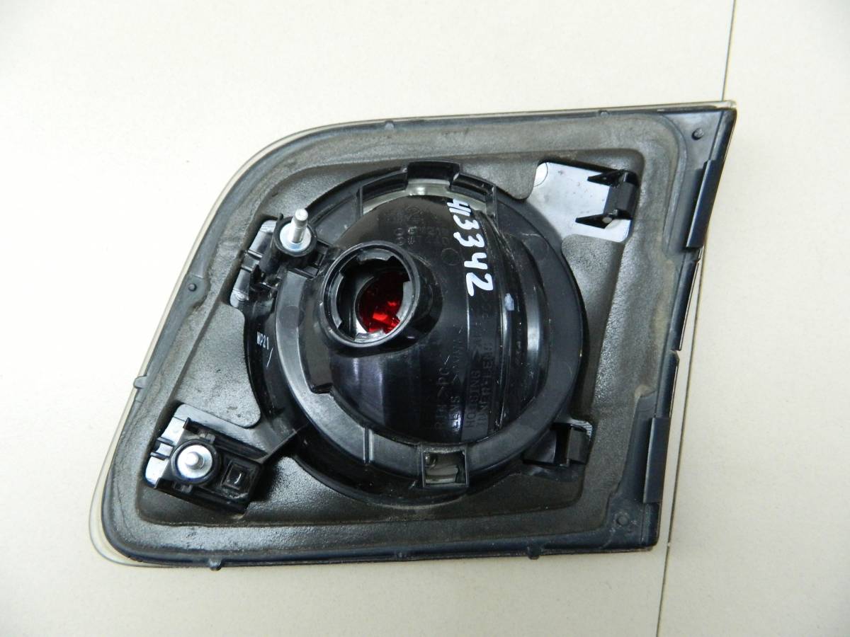 Фонарь задний внутренний левый Mazda Mazda 3 (BK) 2002-2009