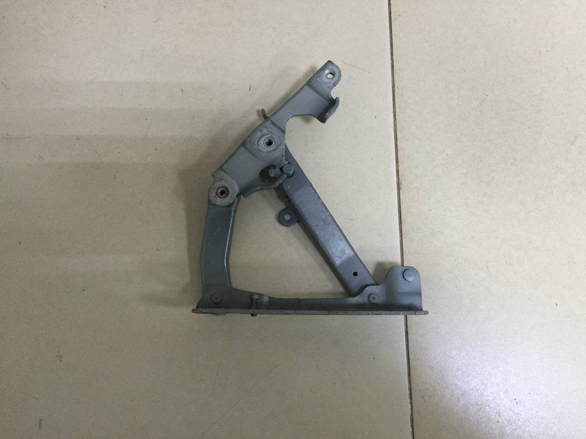Петля капота правая Mercedes-Benz E-Class (W211) 2002-2009