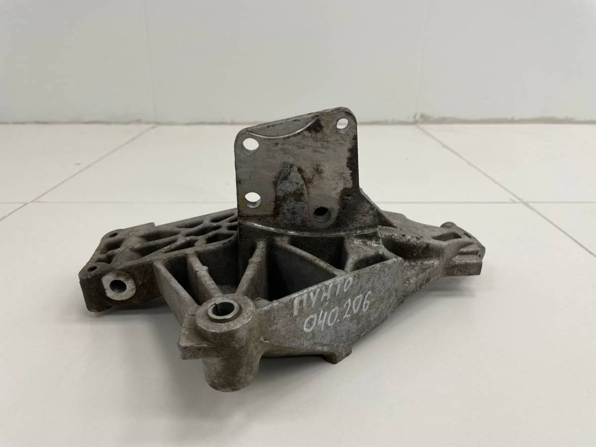 Кронштейн генератора Fiat Punto (199) 2005-2012