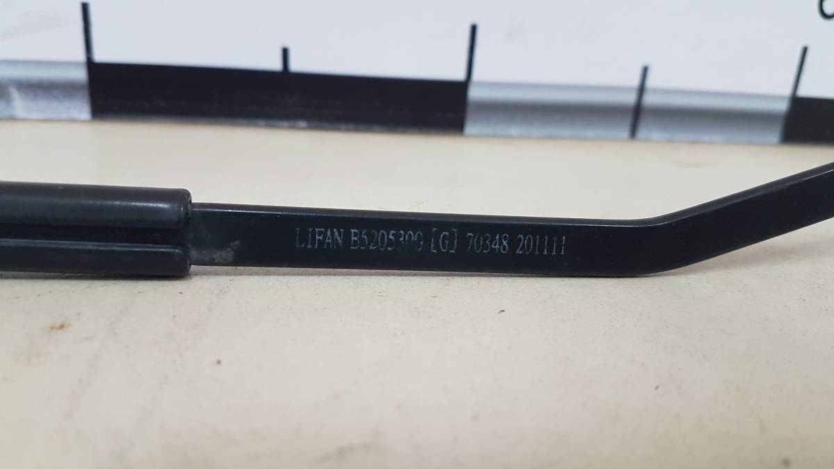 Поводок стеклоочистителя передний правый Lifan Solano 1 2008-2016