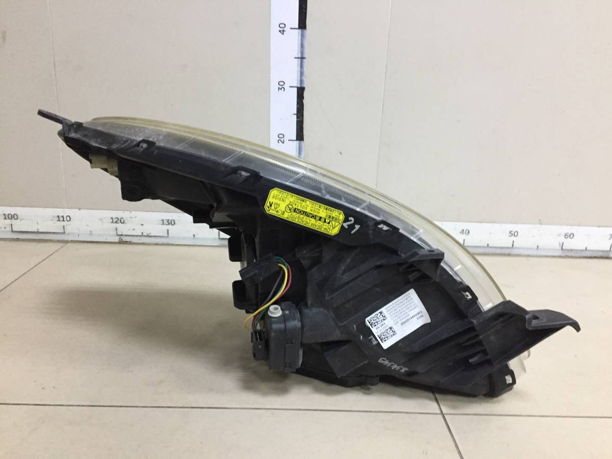 Фара левая Toyota Vitz P90 2005-2011